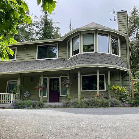 Oceanspray Hideaway Apartment North Saanich Bagian luar foto