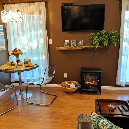 Oceanspray Hideaway Apartment North Saanich Bagian luar foto