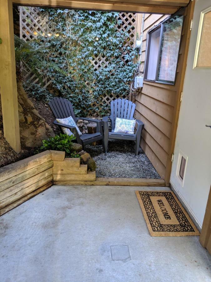 Oceanspray Hideaway Apartment North Saanich Bagian luar foto