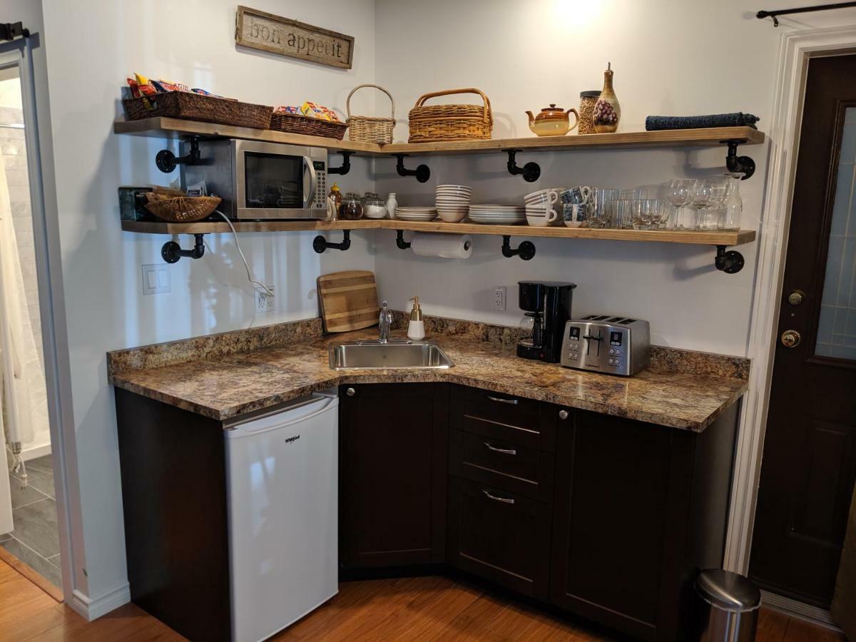 Oceanspray Hideaway Apartment North Saanich Bagian luar foto