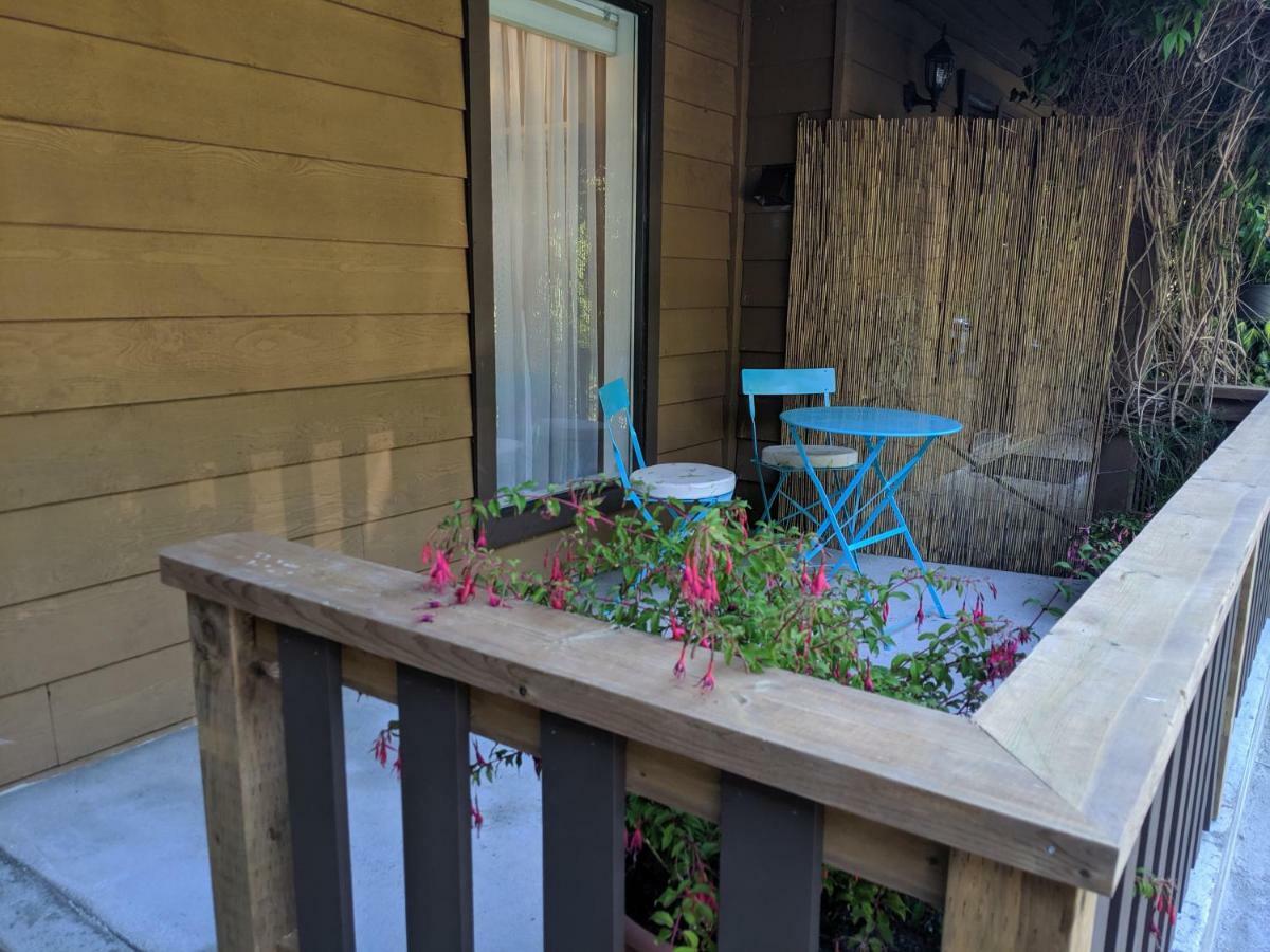 Oceanspray Hideaway Apartment North Saanich Bagian luar foto