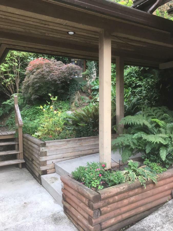 Oceanspray Hideaway Apartment North Saanich Bagian luar foto