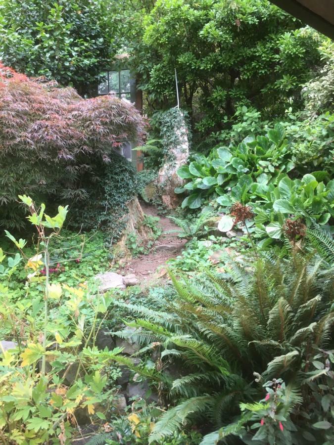 Oceanspray Hideaway Apartment North Saanich Bagian luar foto