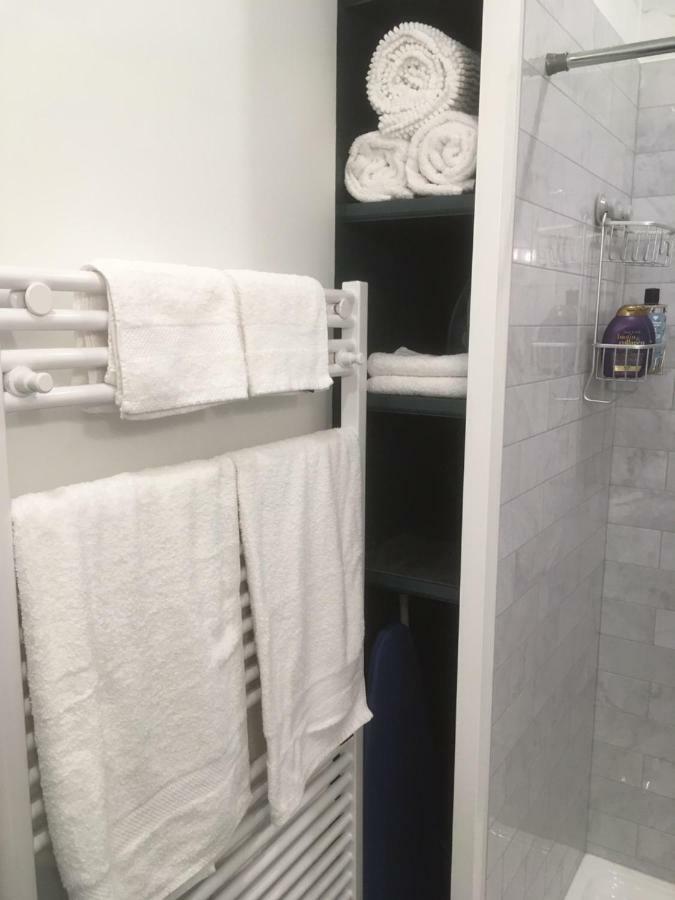 Oceanspray Hideaway Apartment North Saanich Bagian luar foto
